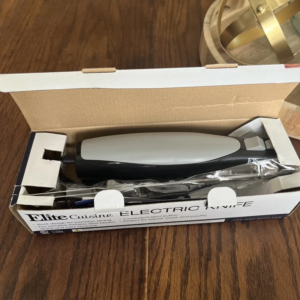 ELITE GOURMET- ELECTRIC KNIFE - STAINLESS STEEL SERRATED BLADES - MODEL EK-570B